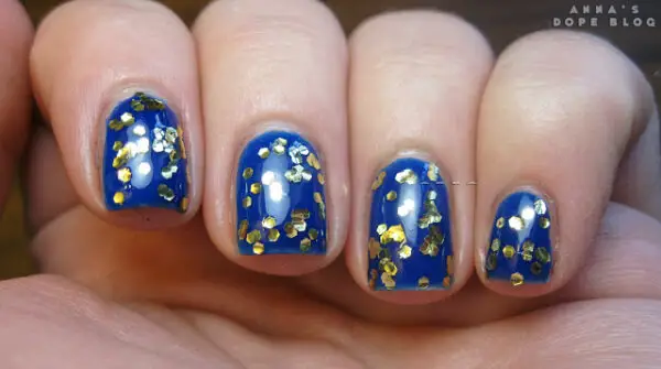 blue-nails-with-gold-glitter