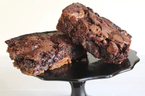 caramel-cream-cookie-brownie-bar-recipe-1