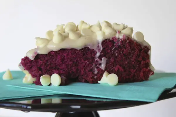delicious-elegant-purple-velvet-cupcakes-1