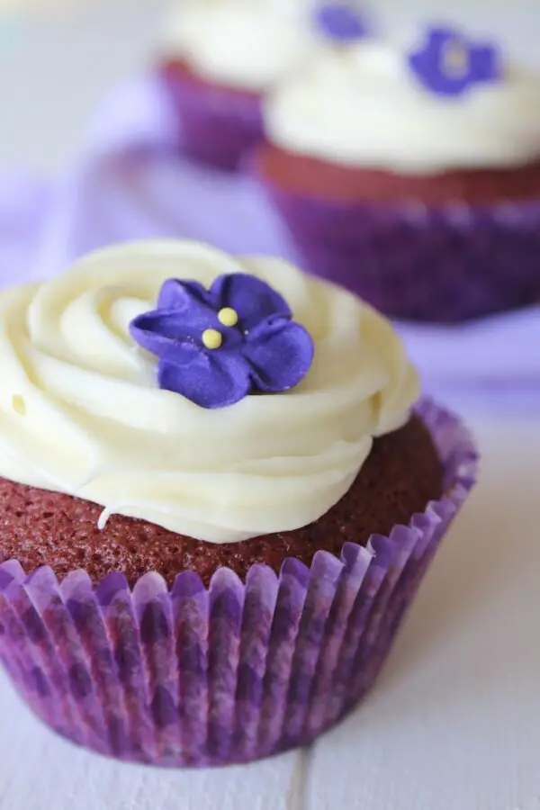 how-to-prepare-elegant-purple-velvet-cupcakes
