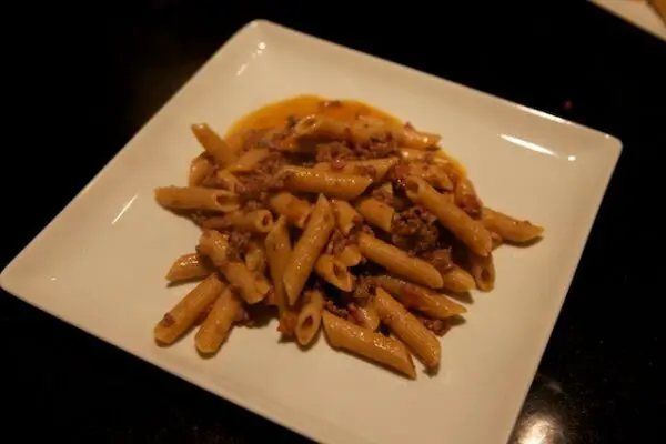 searving-penne-pasta-with-meat-sauce-recipe