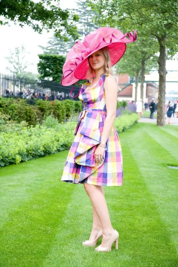 2-classic-pumps-with-colorful-dress-and-pink-hat