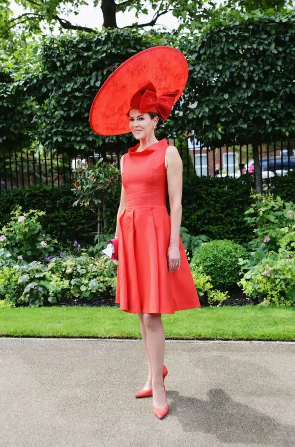 3-stylish-hat-and-cute-tea-dress