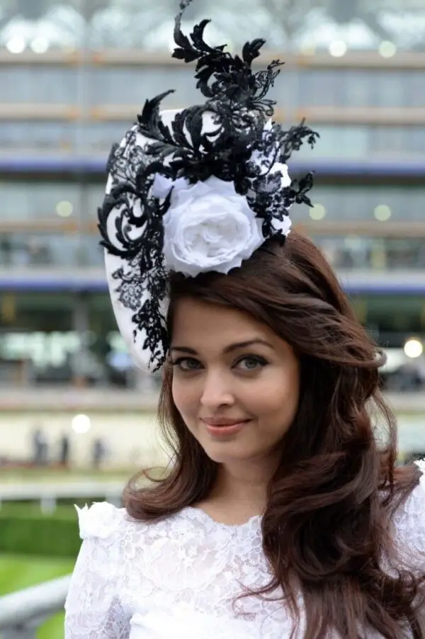 4-sophistricated-headdress-with-white-outfit