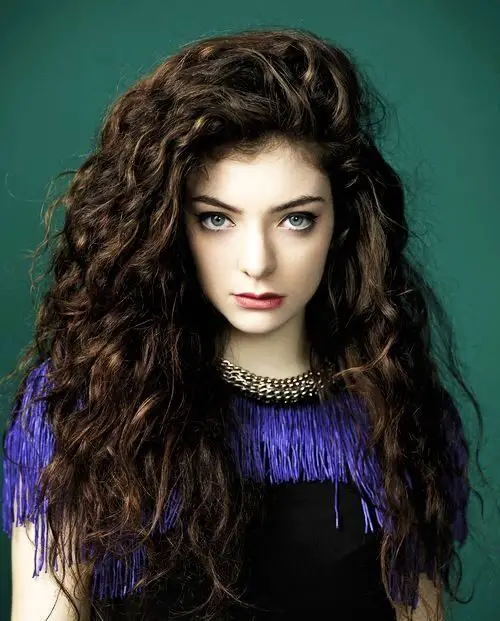 lorde-parted-hair