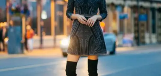 1-abstract-print-dress-with-tall-boots-and-boho-hat
