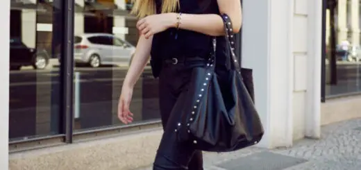 1-all-black-outfit-with-slouchy-bag