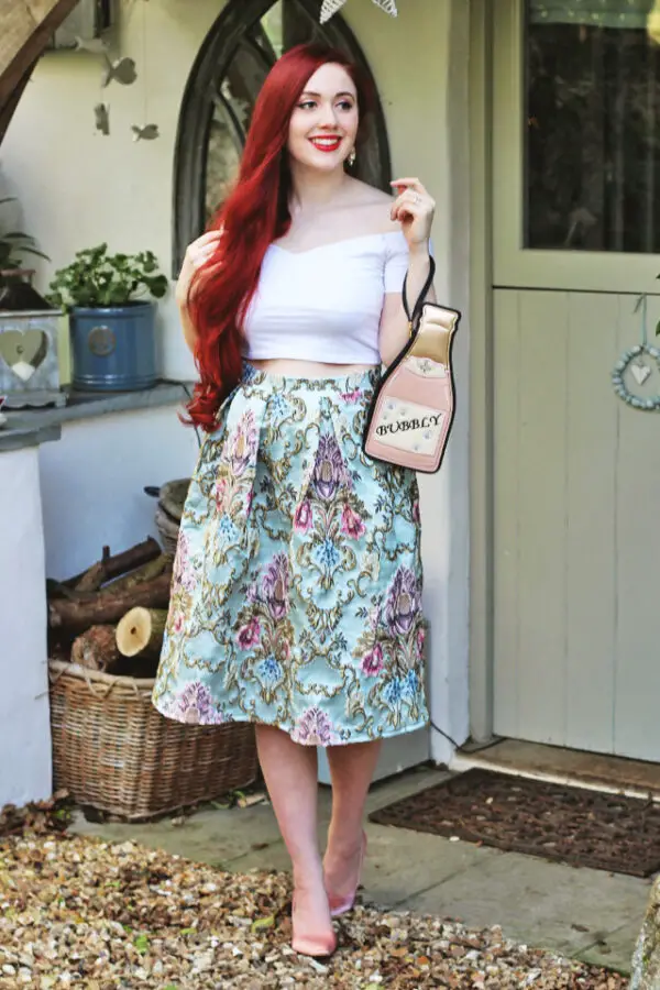 1-cute-clutch-in-a-fairytale-inspired-outfit