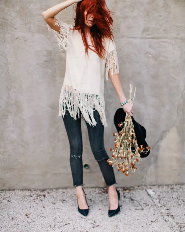 1-fringed-top-with-skinny-jeans-and-classic-pumps