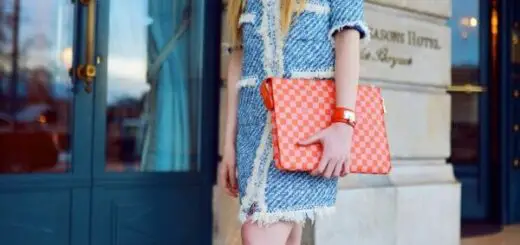 1-leather-bracelet-with-orange-clutch-and-tweed-outfit