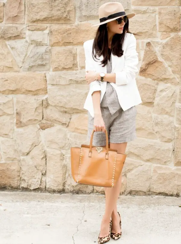 1-modern-office-outfit-with-blazer-and-leopard-pumps