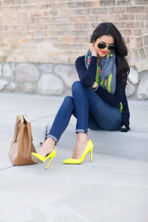 1-neon-yellow-pumps-with-casual-chic-outfit