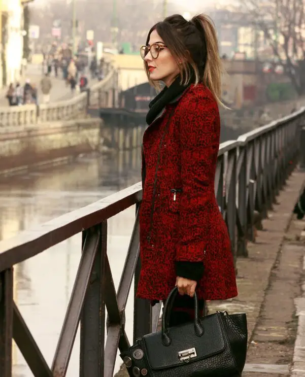 1-red-coat-with-structured-bag