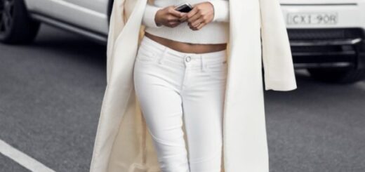 1-winter-white-outfit-with-classic-pumps
