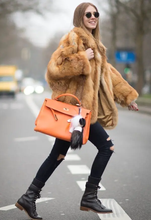2-winter-jacket-with-fur-chain-and-skinny-jeans