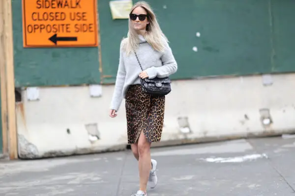 3-animal-print-skirt-with-sneakers