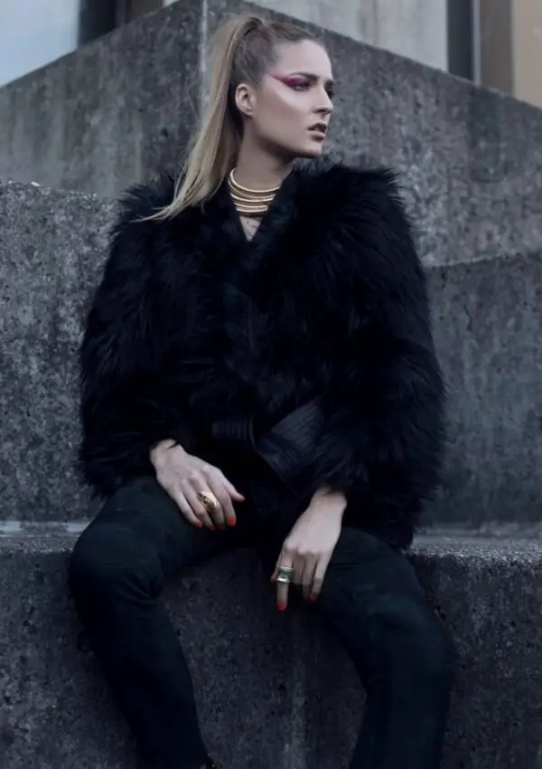 5-fur-coat-with-gold-choker-and-skinny-jeans