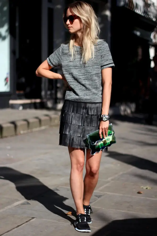 6-fringe-leather-skirt-with-sneakers