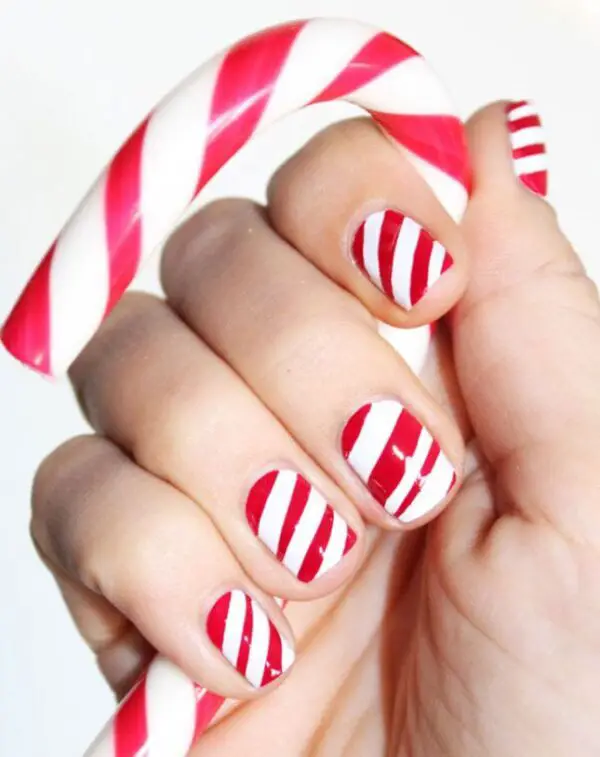 striped-nail-design-candy-cane-theme
