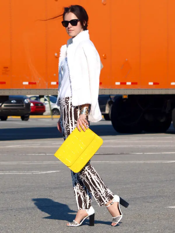 1-printed-pants-with-yellow-clutch