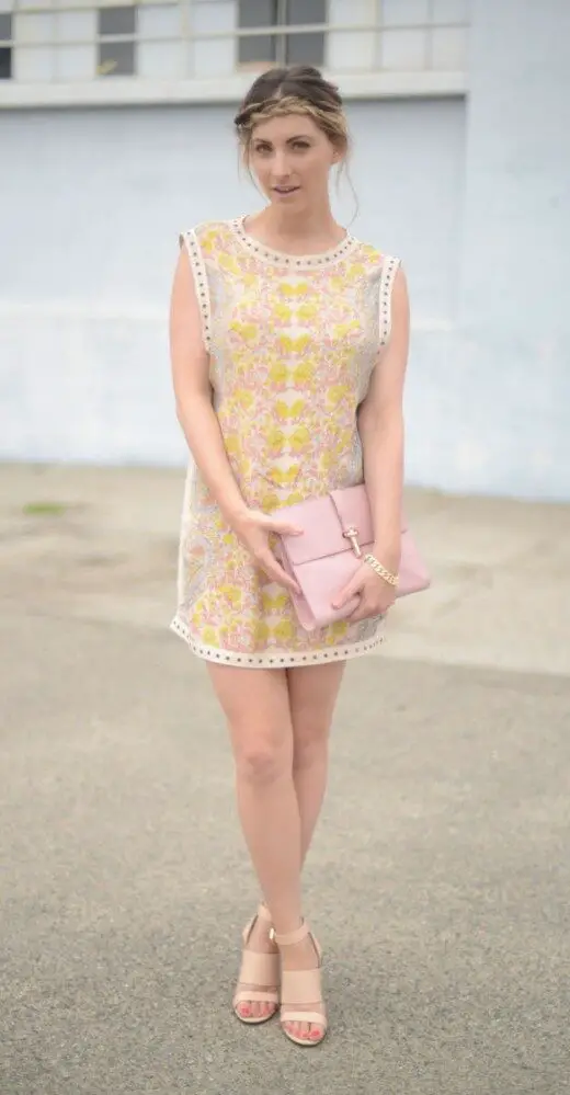 1-statement-dress-with-neutral-colored-bag-520x999-1