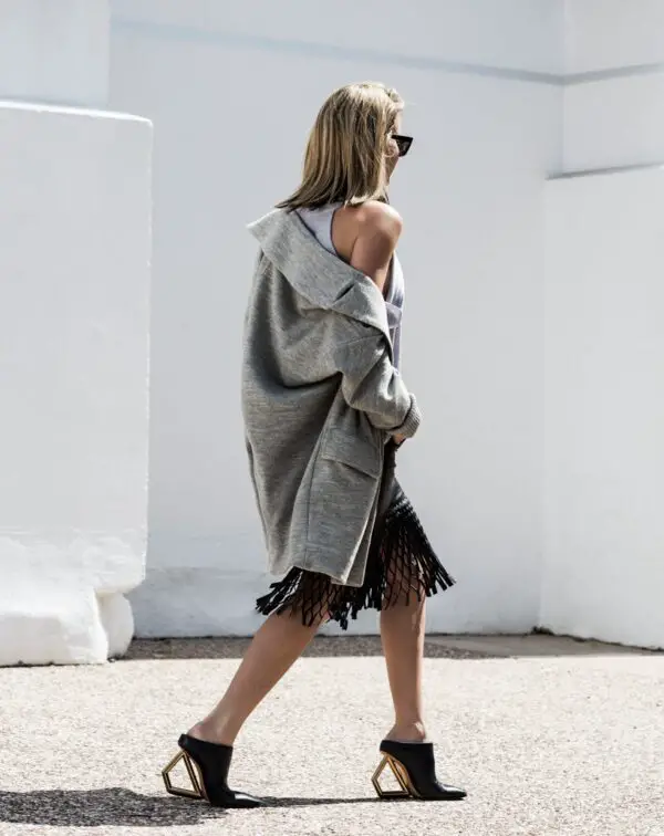 1-statement-mules-with-urban-minimalist-outfit