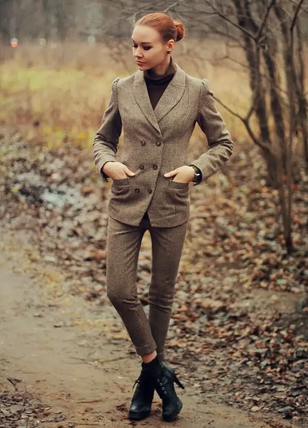 4-classic-tweed-suit-with-boots-1