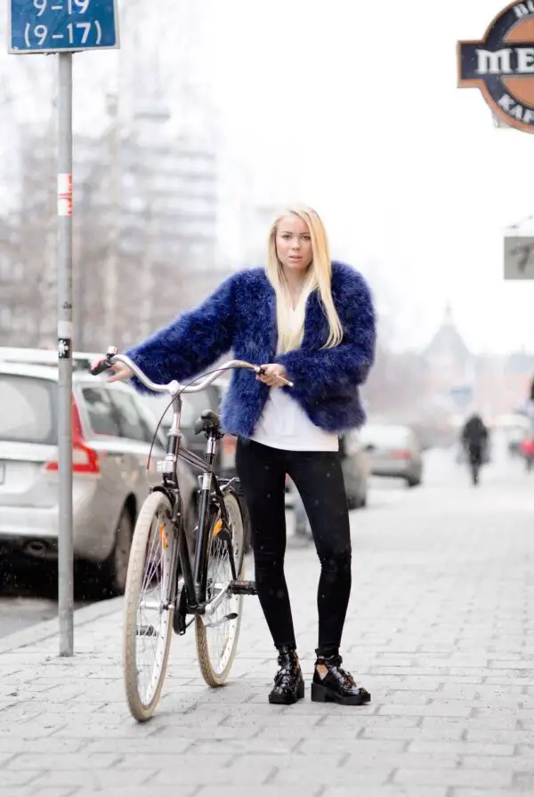 5-blue-fur-jacker-with-casual-outfit