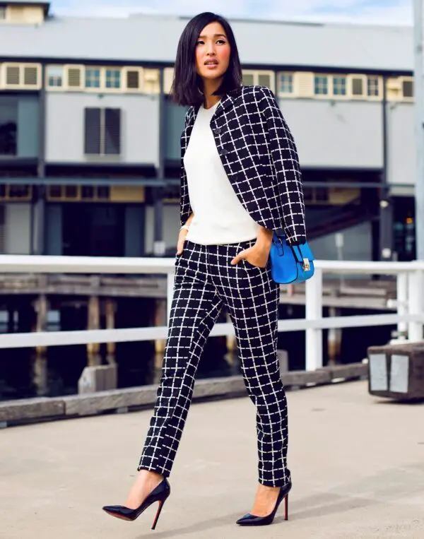 5-checkered-blazer-with-trousers-and-cobalt-blue-bag