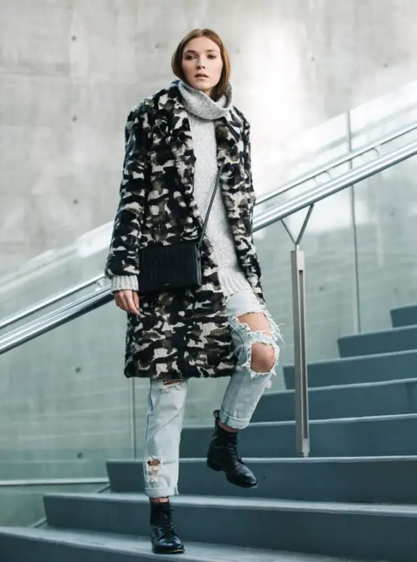 5-cozy-coat-with-coasual-outfit