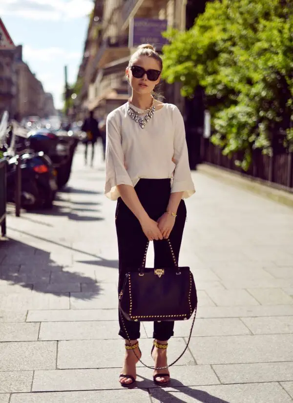 5-elegant-necklace-with-minimalist-outfit