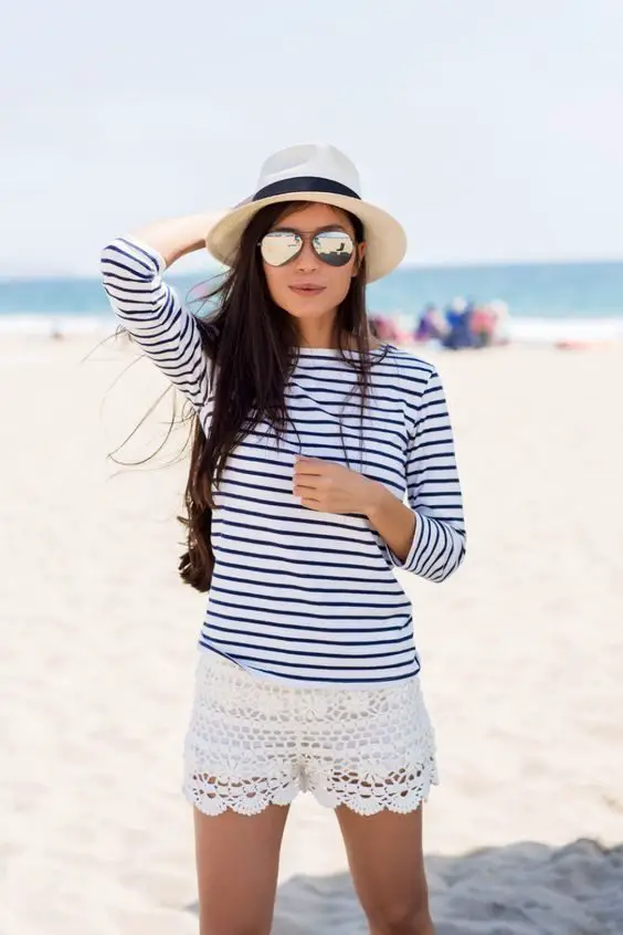 print-stripe-top-and-lace-crochet-shorts