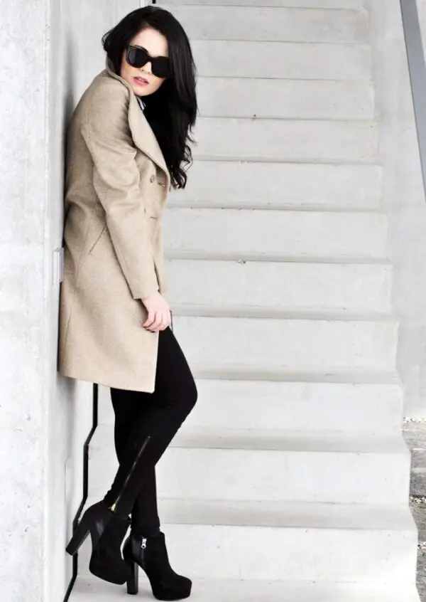 1-all-black-outfit-with-classic-coat-1