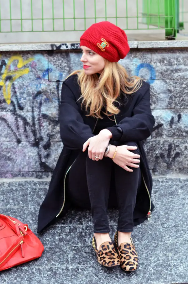 1-beanie-with-brooch-and-casual-outfit