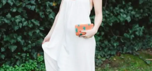 1-breezy-white-maxi-dress-with-printed-clutch-and-hat