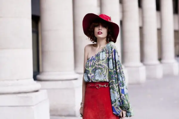 1-floppy-hat-with-brooches