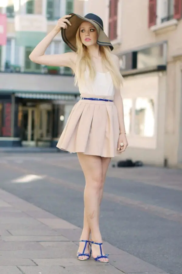 1-pleated-miniskirt-with-tank-top-and-floppy-hat