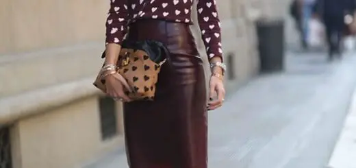 1-printed-blouse-with-high-waist-leather-skirt
