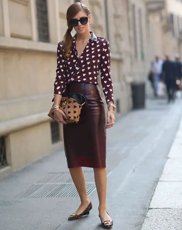 1-printed-blouse-with-high-waist-leather-skirt