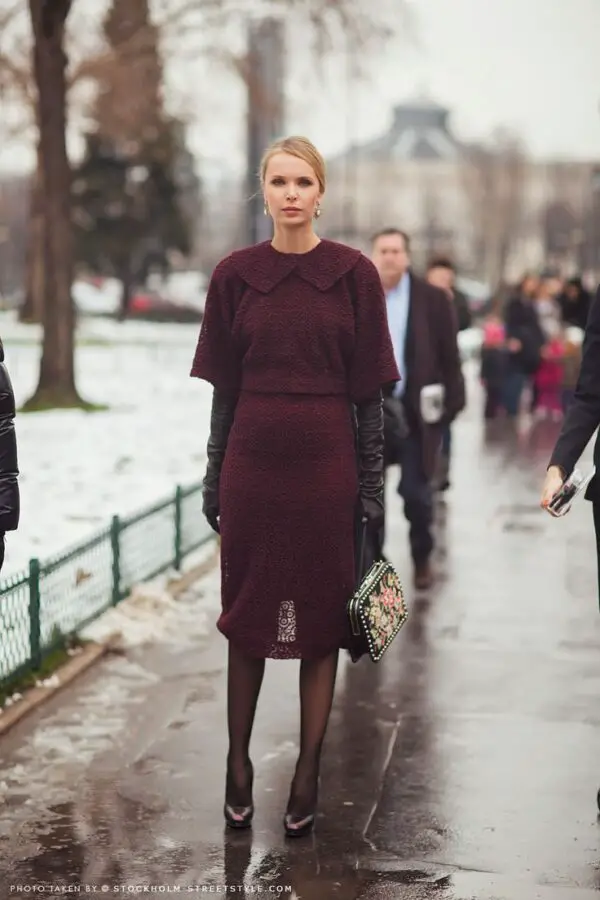 10-burgundy-outfit-with-bag