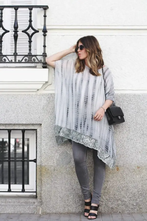 2-abstract-print-poncho-with-jeans