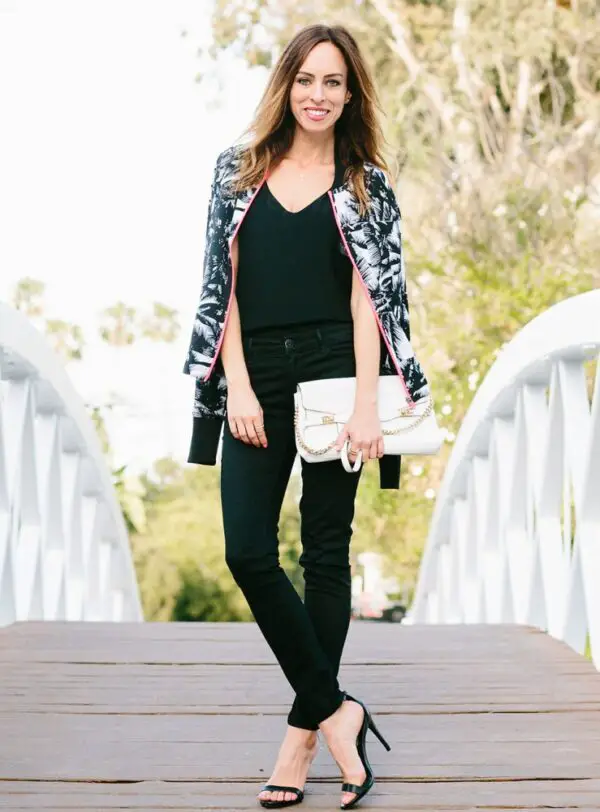 3-all-black-outfit-with-tropical-print-blazer