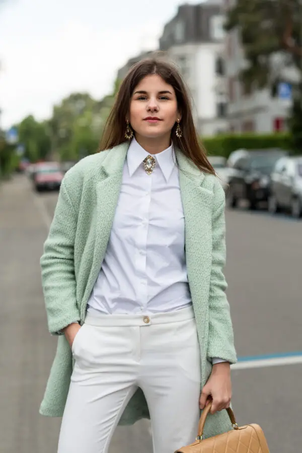 3-white-outfit-with-brooch