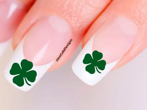 4-leaf-clover-on-french-tips