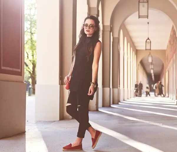 4-all-black-outfit-with-jeans-and-red-espadrilles