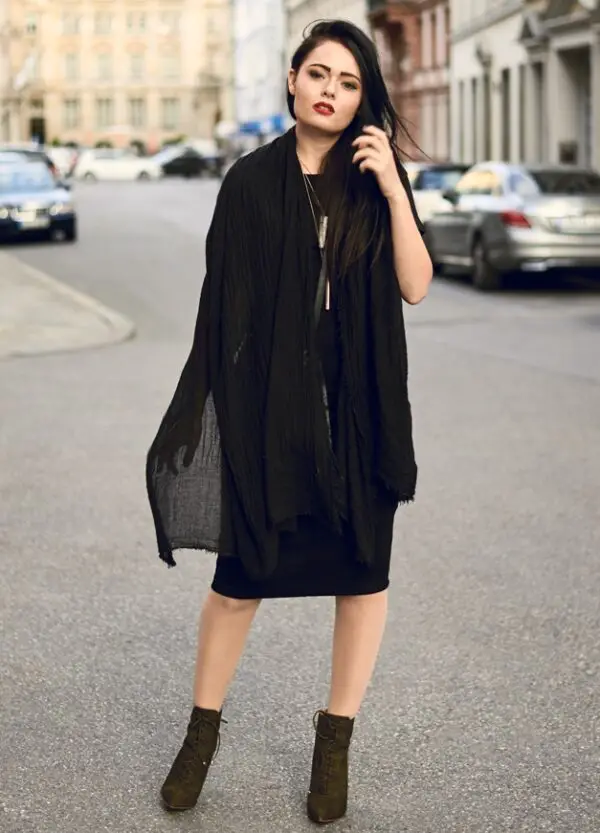4-black-dress-with-scarf-and-boots