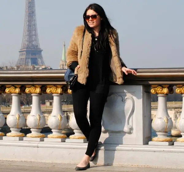 4-black-outfit-with-camel-fur-coat
