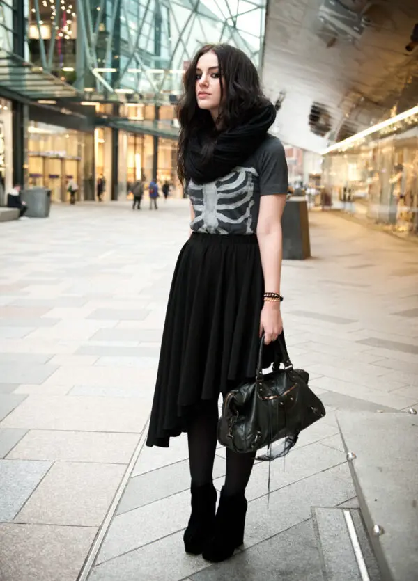 4-bone-print-shirt-with-black-skirt