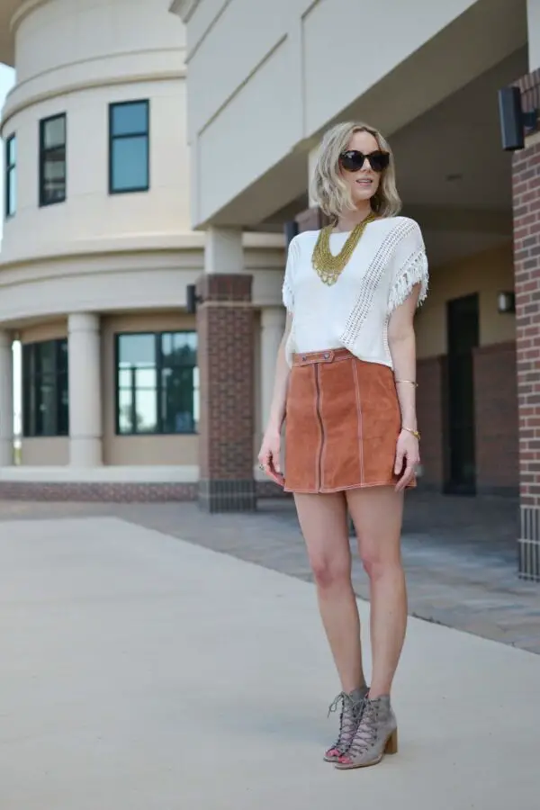 4-fringed-top-with-suede-skirt-and-lace-up-sandals