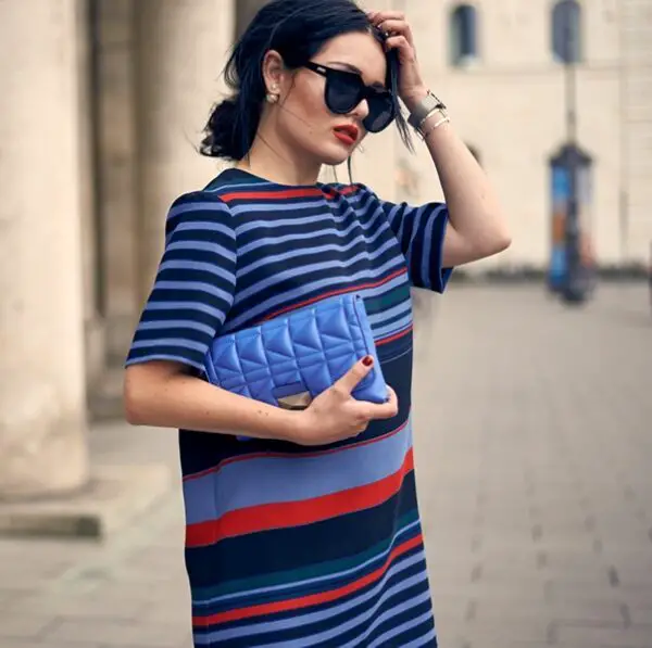 4-striped-dress-with-blue-clutch